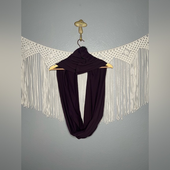 Lululemon Customizable Snap Scarf in Purple - Picture 2 of 3